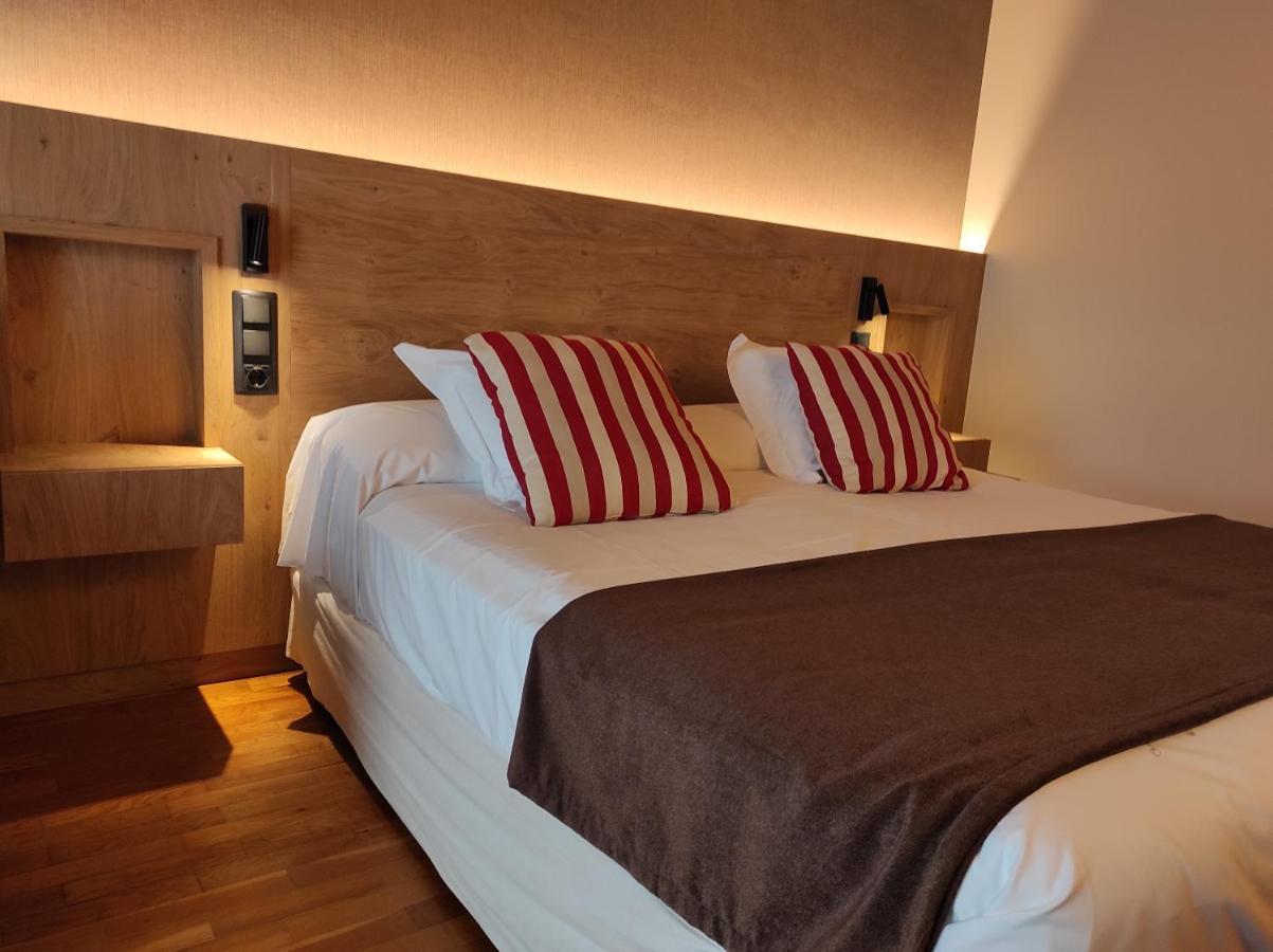 Hotel La Morera Valencia D'Aneu Buitenkant foto