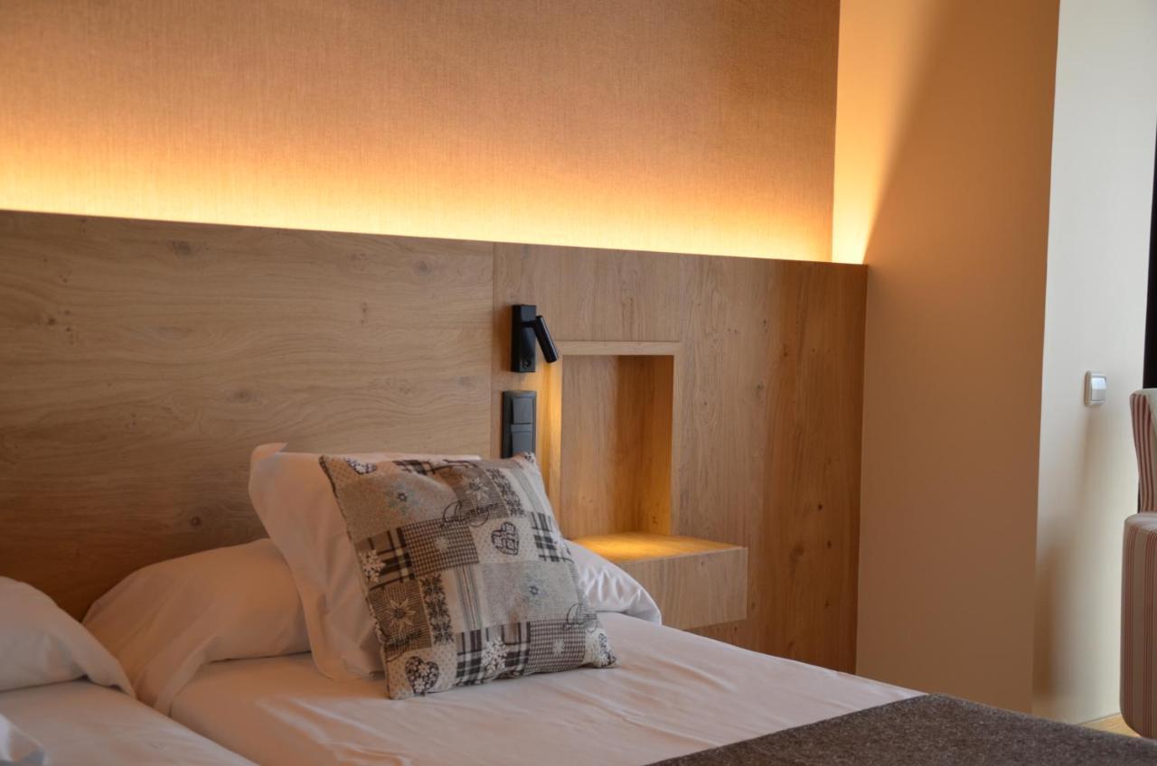 Hotel La Morera Valencia D'Aneu Buitenkant foto