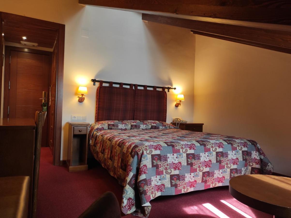 Hotel La Morera Valencia D'Aneu Buitenkant foto
