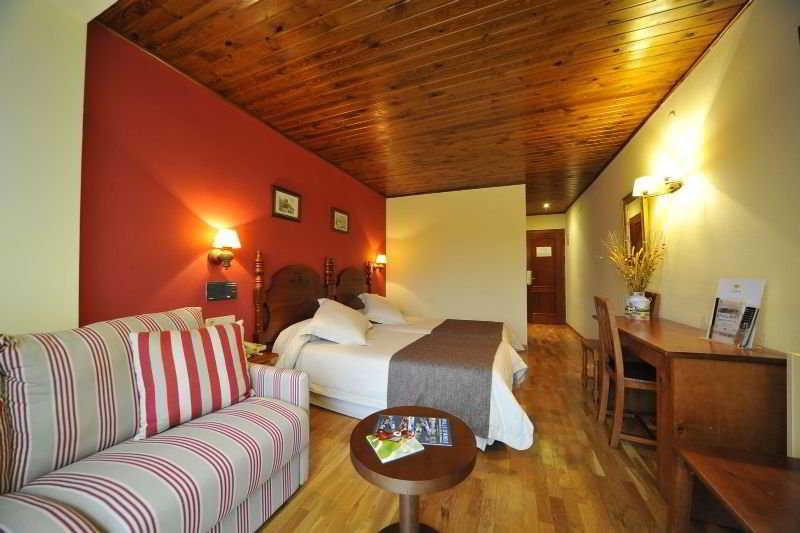 Hotel La Morera Valencia D'Aneu Buitenkant foto