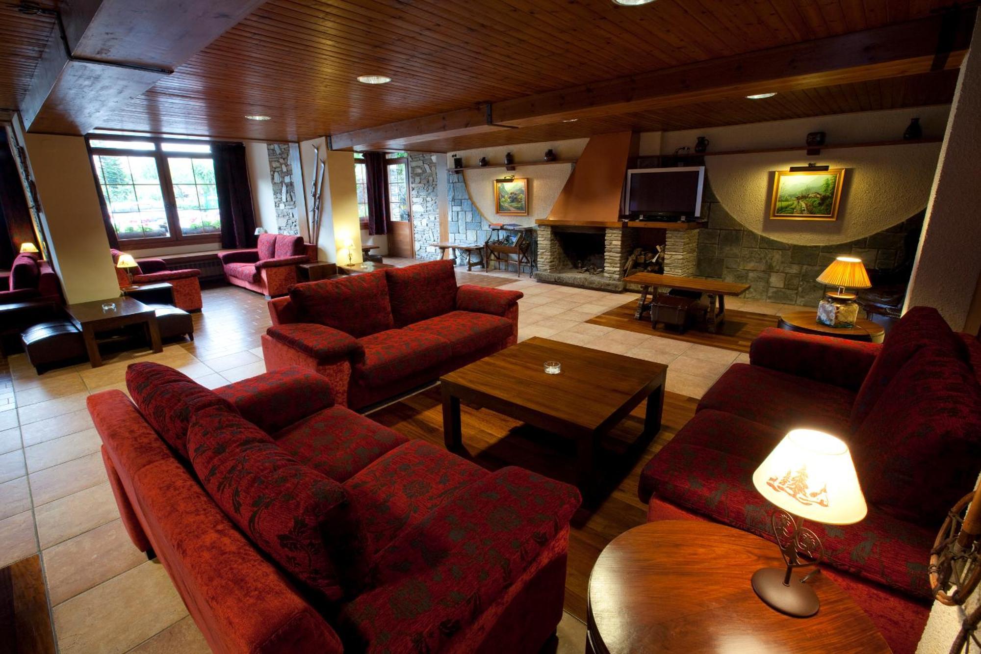 Hotel La Morera Valencia D'Aneu Buitenkant foto