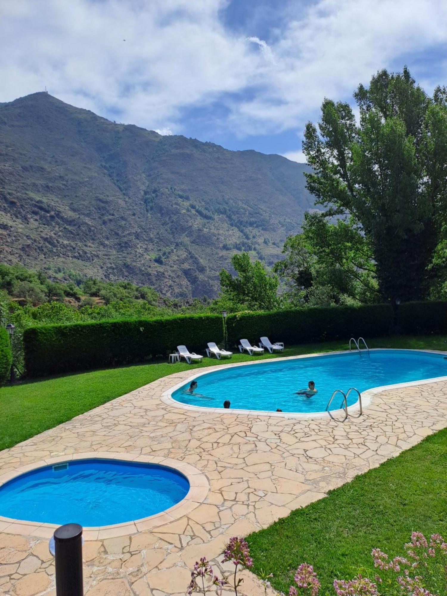 Hotel La Morera Valencia D'Aneu Buitenkant foto