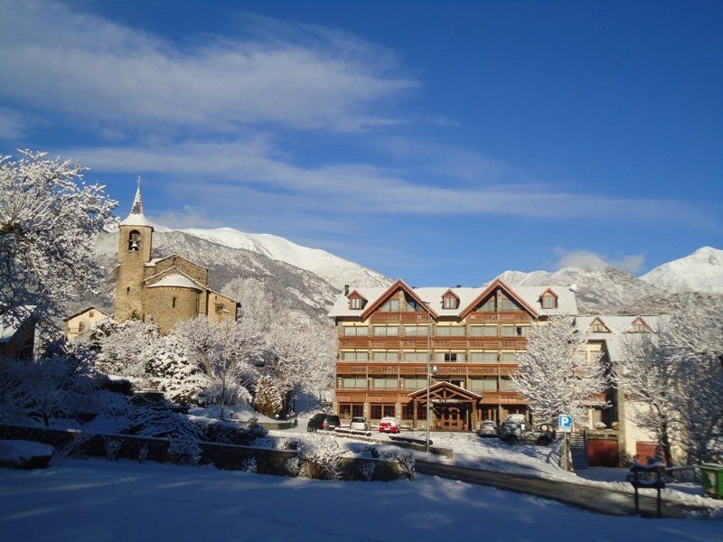 Hotel La Morera Valencia D'Aneu Buitenkant foto