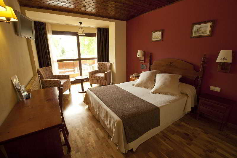 Hotel La Morera Valencia D'Aneu Buitenkant foto
