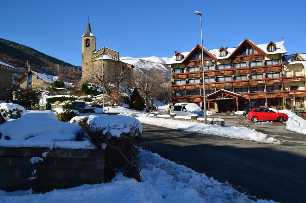 Hotel La Morera Valencia D'Aneu Buitenkant foto